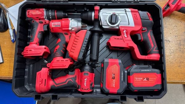 Combo 4 Máy Pin Không Chổi Than – Khoan Bê Tông, Máy Mài, Khoan 13Ly, Siết Bulong | 2 Pin 15 Cell Siêu Khỏe Combo 4 máy pin không chổi than gồm: máy khoan bê tông, máy mài góc, máy khoan pin 13ly và máy siết bulong, là