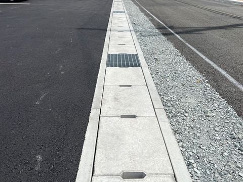 muong-thoat-nuoc-mua-chiu-tai-trong-lon-heavy-duty-concrete-trench-drainage