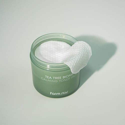  Bông nước hoa hồng giúp da căng bóng Tràm Trà Farmstay Tea Tree Biome Calming Toner Pad 