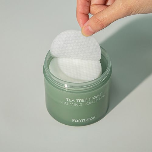  Bông nước hoa hồng giúp da căng bóng Tràm Trà Farmstay Tea Tree Biome Calming Toner Pad 