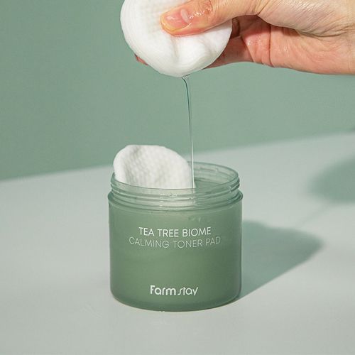  Bông nước hoa hồng giúp da căng bóng Tràm Trà Farmstay Tea Tree Biome Calming Toner Pad 
