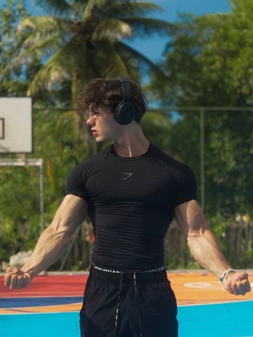  GYMSHARK Element Baselayer T-SHIRTS / Black 