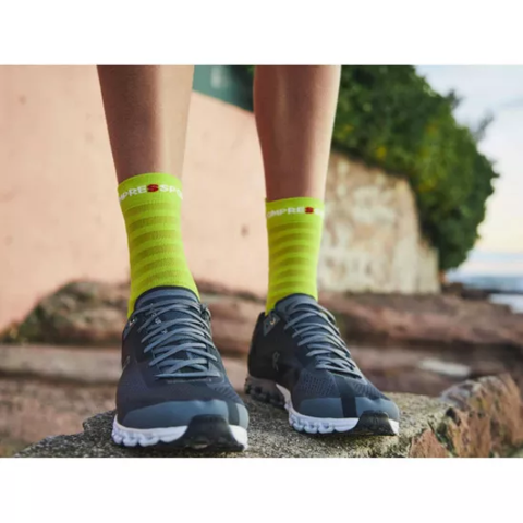  Vớ Thể Thao Compressport Pro Racing Socks V4.0 Ultralight Run High - Primerose/Fjord Blue 