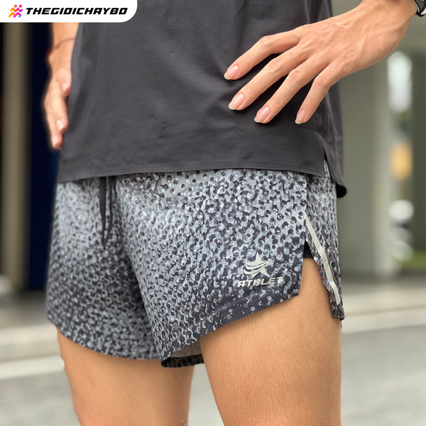  Quần Short Chạy Bộ Athlet 4 inch ATQ413 Đa Năng , Có Đai Belt - Xám Chấm Bi 