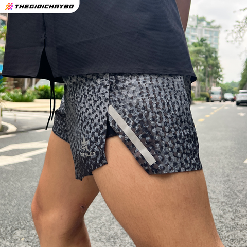  Quần Short Chạy Bộ Athlet 4 inch ATQ413 Đa Năng , Có Đai Belt - Xám Chấm Bi 