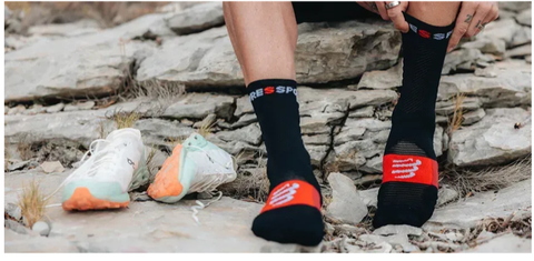  Vớ Thể Thao Compressport Ultra Trail Socks V2.0 - Black/Red 