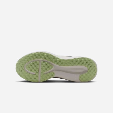  Giày Chạy Bộ Nữ Nike Revolution 8 - White/Barely Volt/Volt/Metallic Silver 