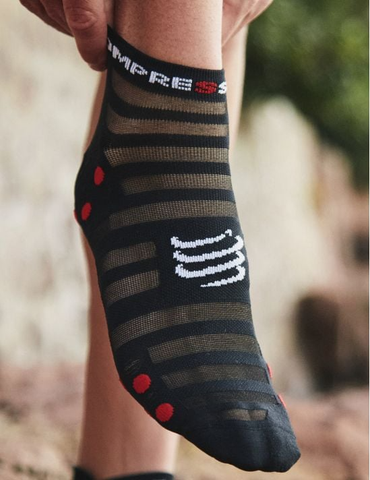  Vớ Chạy Bộ Compressport Pro Racing Socks v4.0 Ultralight Run Low - Black/ Red 