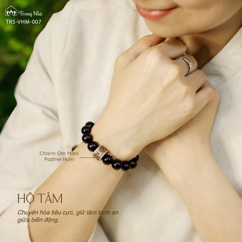 Vòng Hộ Tâm - Tourmaline đen charm Om mani padme hum ( TRS VHM 007 )