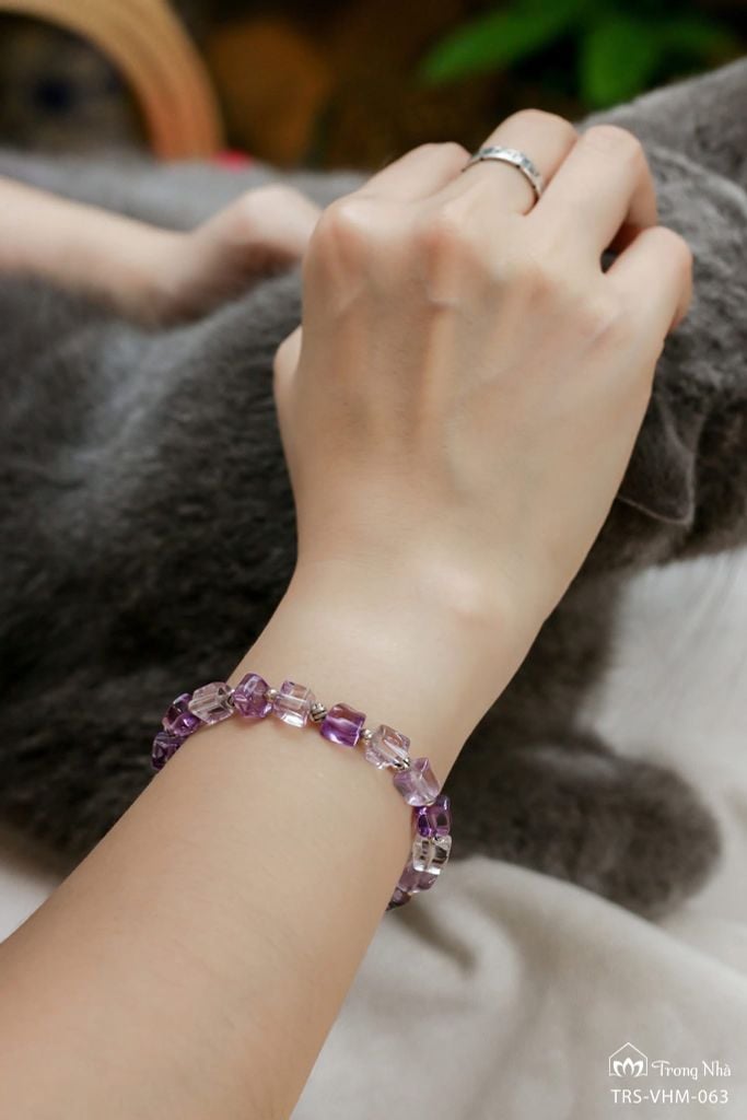 Vòng thạch anh tím charm dược sư ( TRS VHM 051 )