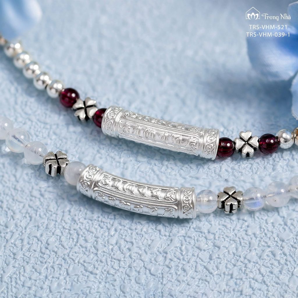 Vòng moonstone mix charm Om mani padme hum (trs vhm 039 )