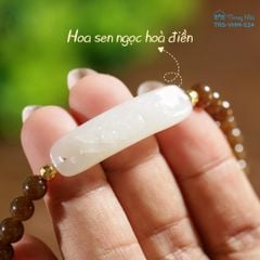 Vòng ngọc hoà điền nâu cuốn đôi charm hoa sen ( VHM 524 )