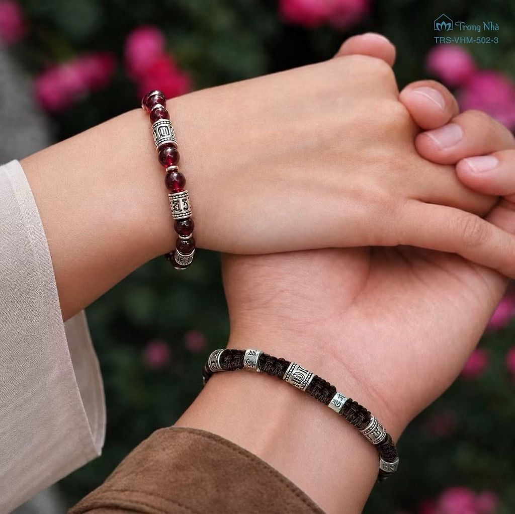 Vòng tay tết dây siêu biến chú Om Mani Padme Hum ( VHM 502 )