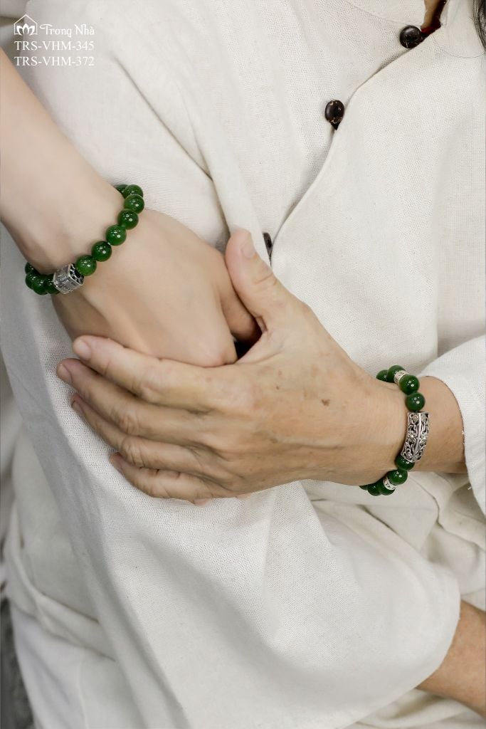 Vòng Ngọc bích mix Sen và Om mani padme hum ( TRS VHM 345 )