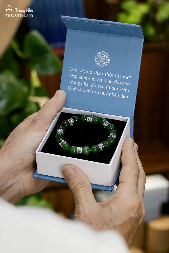 Vòng Ngọc bích siêu chú Om mani padme hum ( TRS VHM 600 )