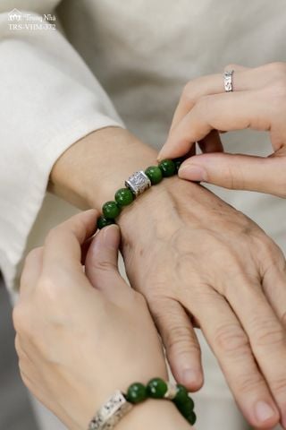 Vòng Ngọc Bích charm kalachakra  TRS VHM 372)