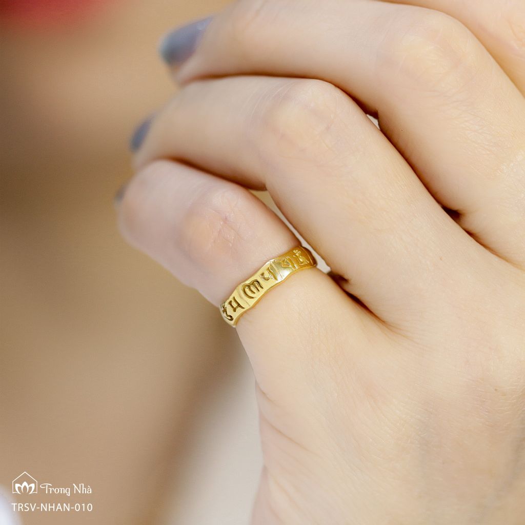 Nhẫn vàng khắc Tâm chú của Quán Thế Âm Bồ Tát - Om Mani Padme Hum (TRSV NHAN 010)