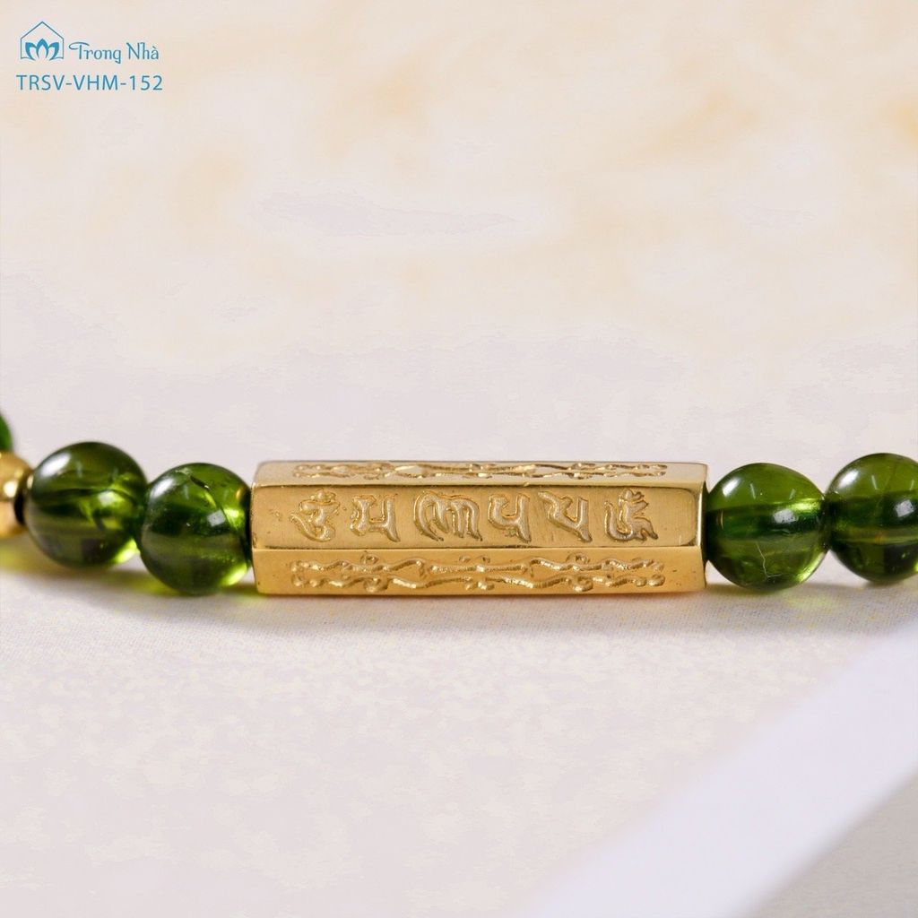 Vòng Diệu Tâm - đá Diopside cuốn 3 charm trụ Om Mani Padme Hum (  VHM 152)