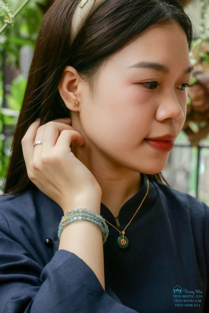 Mặt dây chuyền vàng chủng tự Om Bình An (TRSV MATDC 038)