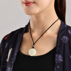 Tuệ Ngọc Liên Hoa - Mặt dây chuyền ngọc hoà điền khắc thần chú Om mani padme hum ( TRS MATDC 082)