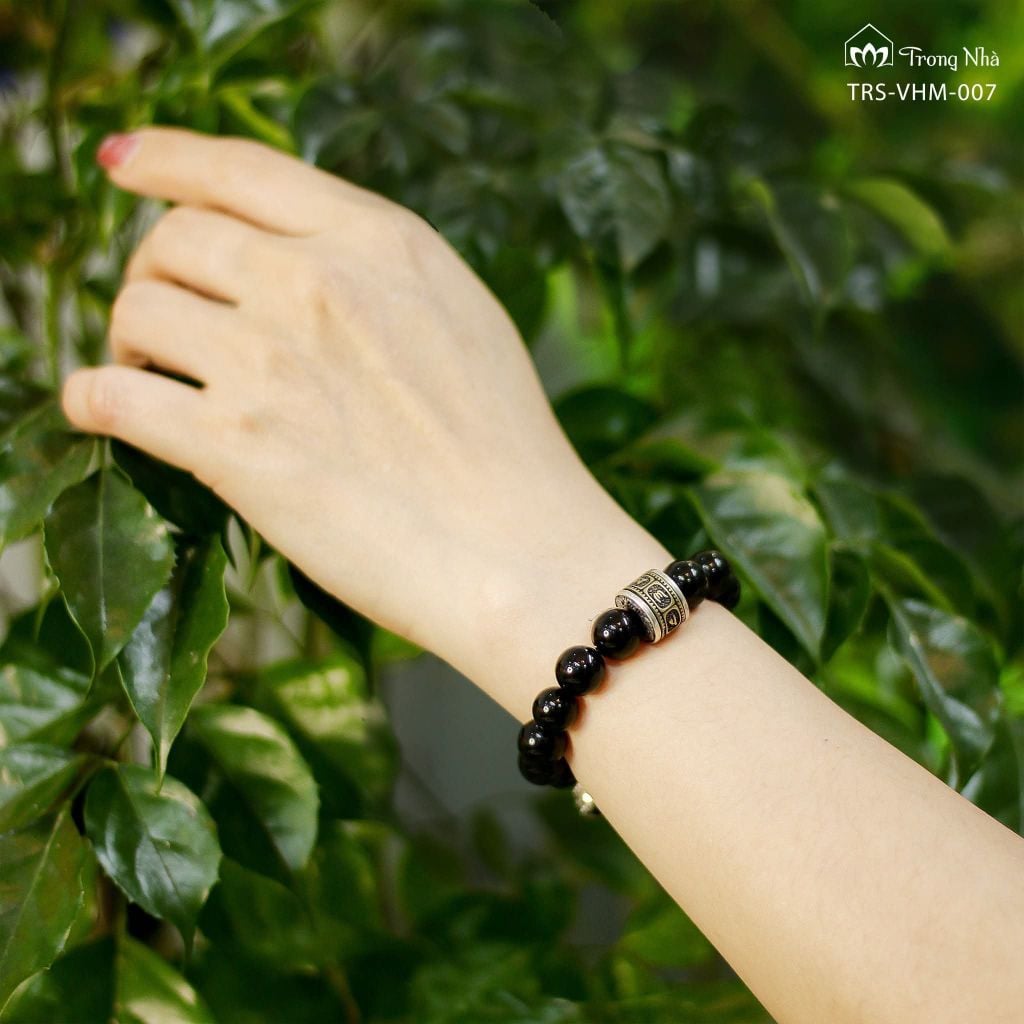 Vòng Hộ Tâm - Tourmaline đen charm Om mani padme hum ( TRS VHM 007 )
