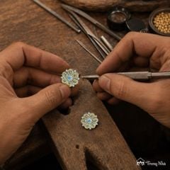 Khuyên tai vàng hoa 6 cánh - Om mani padme hum ( TRSV KHTAI 021 )
