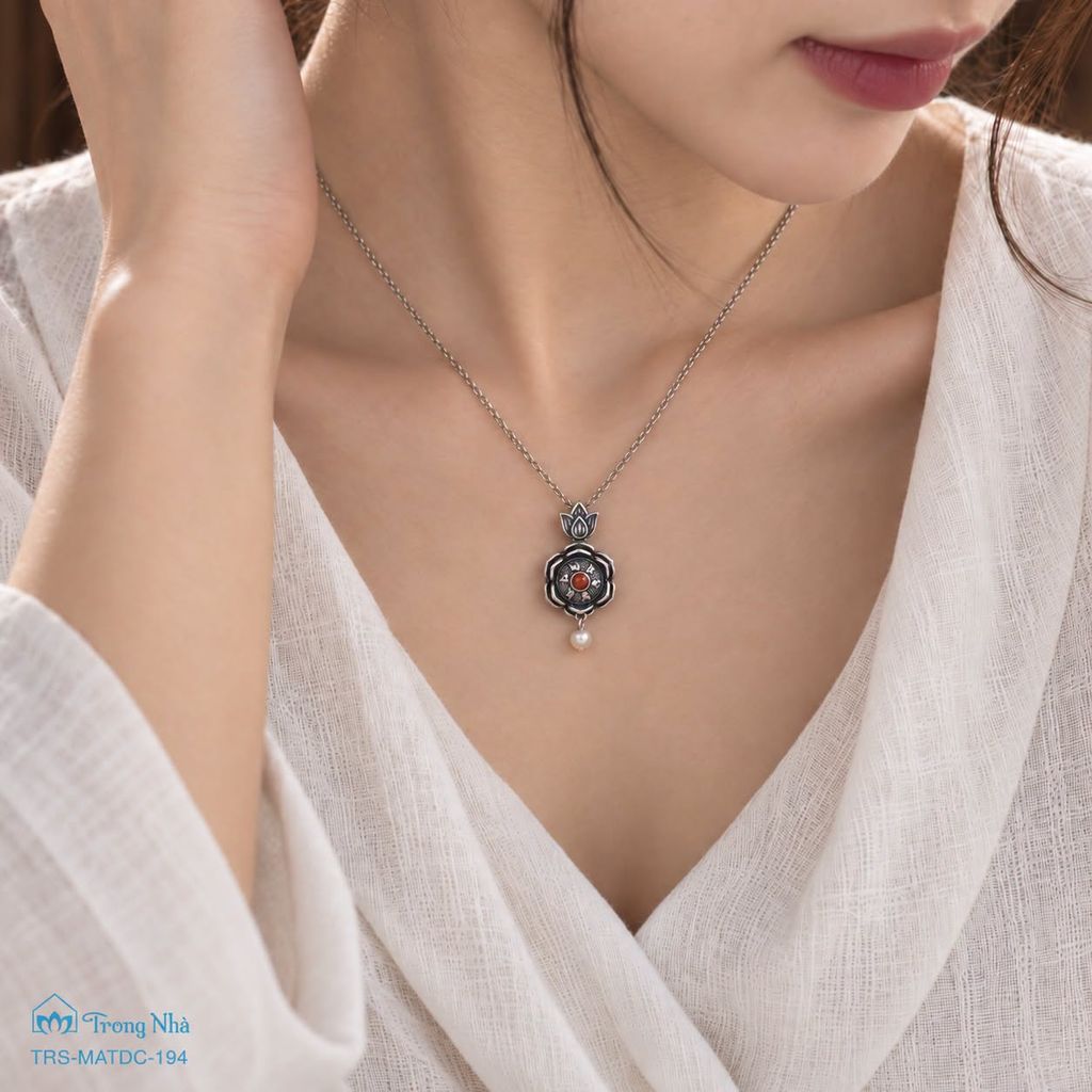 Mặt dây chuyền bạc hoa sen xoay khắc Om mani padme hum  (TRS MATDC 194)