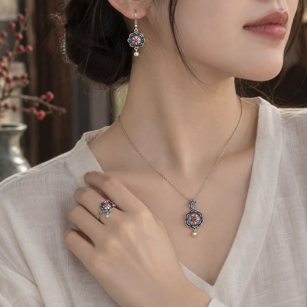 Mặt dây chuyền bạc hoa sen xoay khắc Om mani padme hum  (TRS MATDC 194)