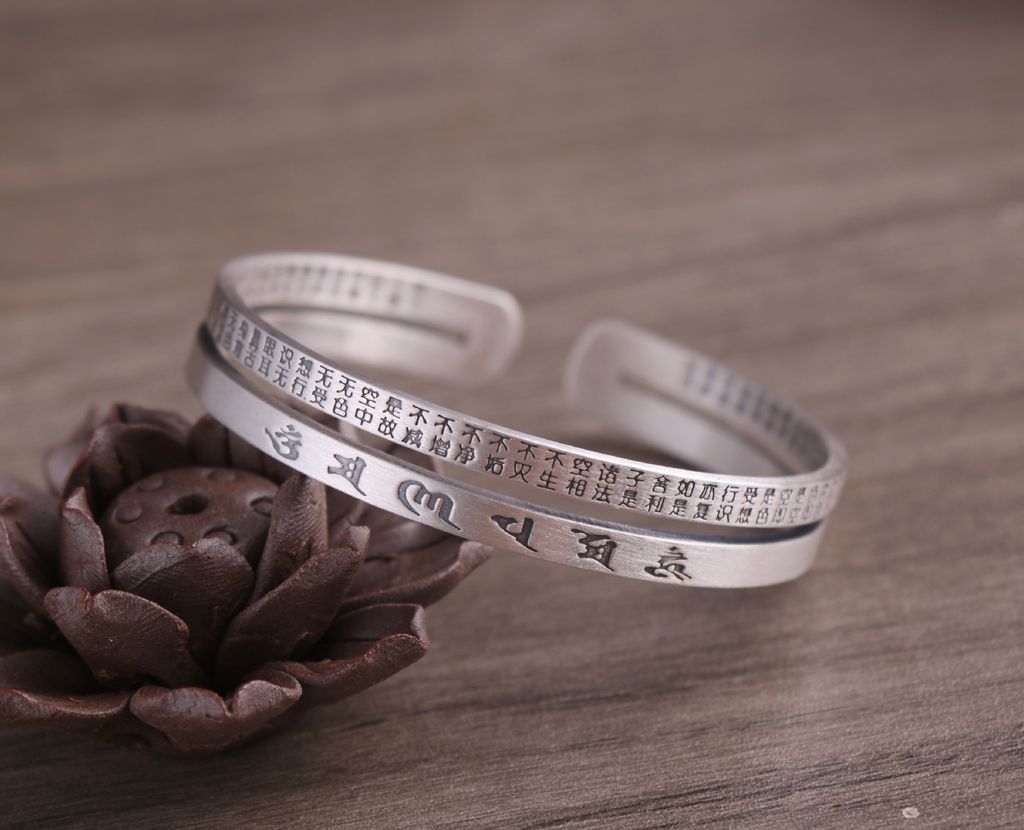 Vòng tay khắc Om mani padme hum và kinh bát nhã ( VONG 012 )