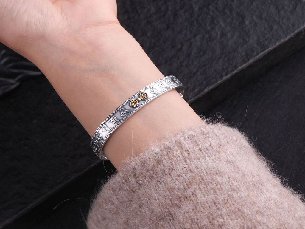 Vòng bạc chày kim cang khắc om mani padme hum ( VONG 116)