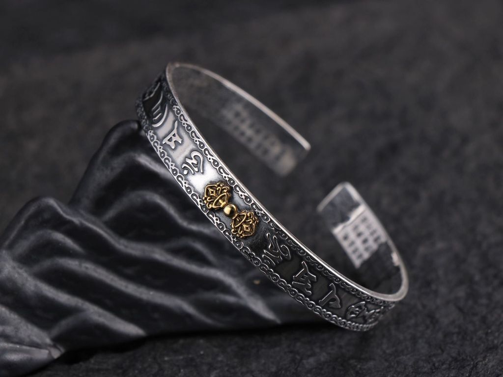 Vòng bạc chày kim cang khắc om mani padme hum ( VONG 116)