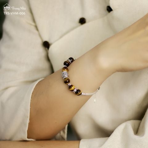 Vòng Định Tâm - Mắt hổ nâu vàng mix charm om mani padme hum ( TRS VHM 006 )