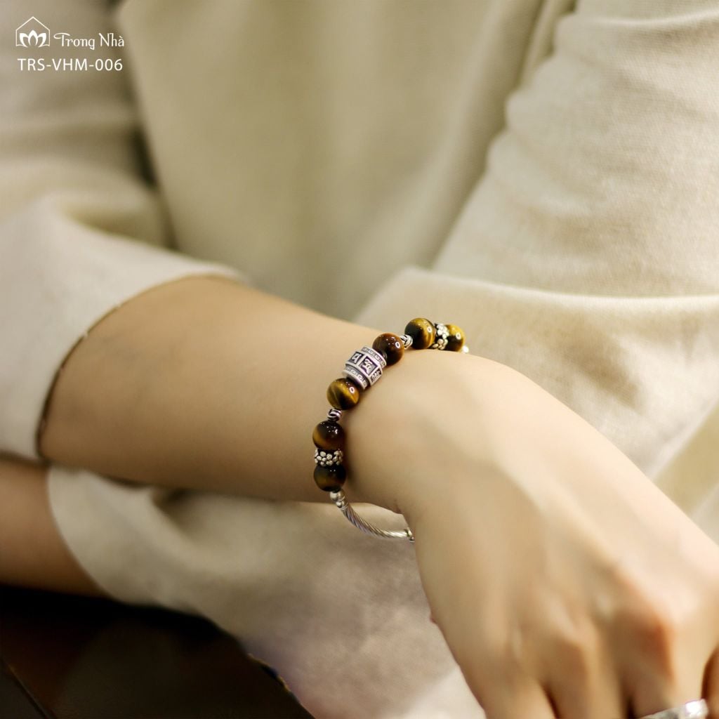 Vòng Định Tâm - Mắt hổ nâu vàng mix charm om mani padme hum ( TRS VHM 006 )