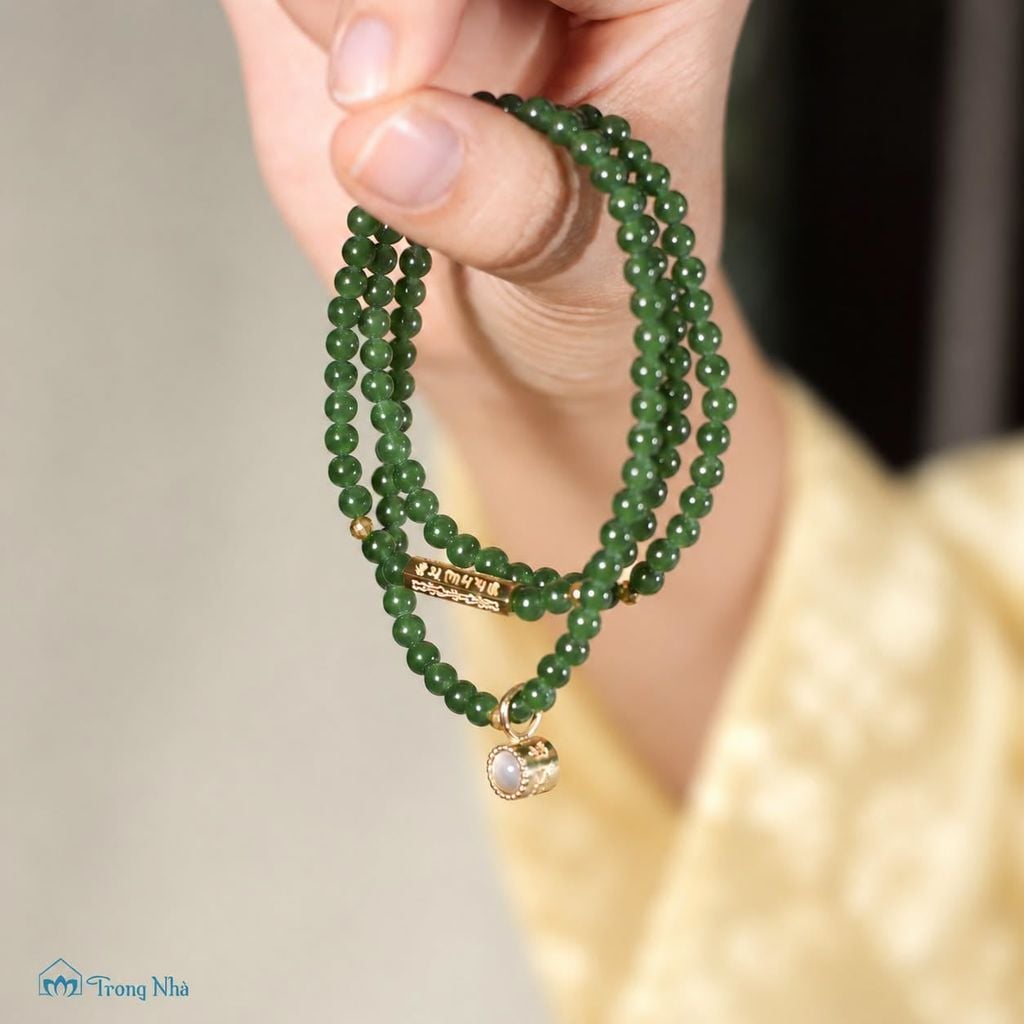Vòng ngọc bích cuốn 3 charm phổ chiếu vàng ( TRSV VHM 005 )