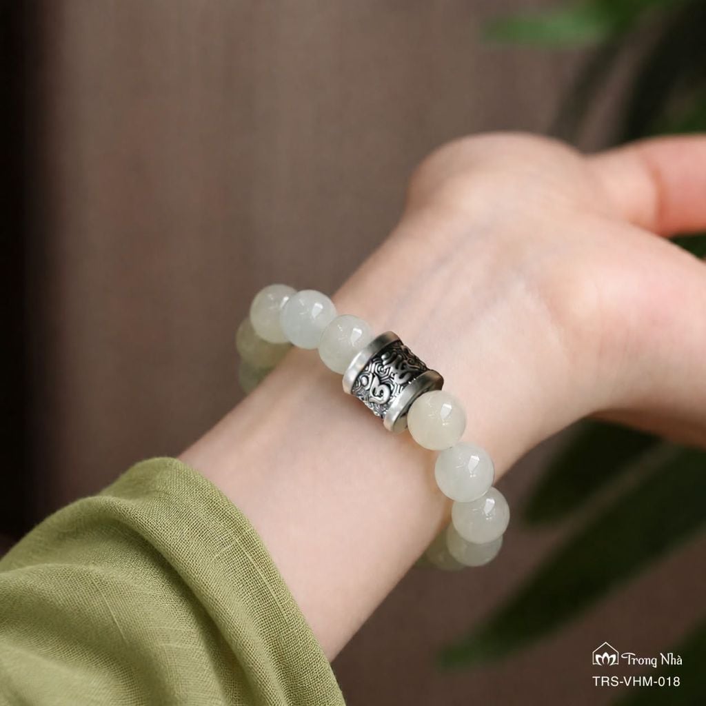 Vòng Ngọc hoà điền mix charm bạc Om mani ( TRS VHM 018 )