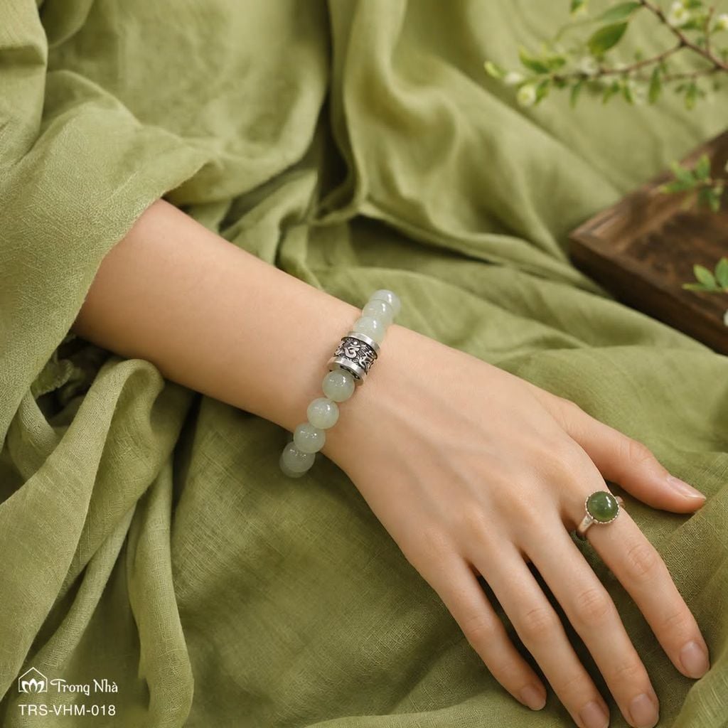 Vòng Ngọc hoà điền mix charm bạc Om mani ( TRS VHM 018 )