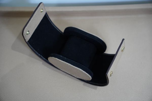  Hộp đồng hồ da Togo màu be 