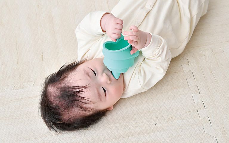 Đồ chơi cho bé từ 6 tháng - Phát triển vận động tinh People Nhật Bản TB160