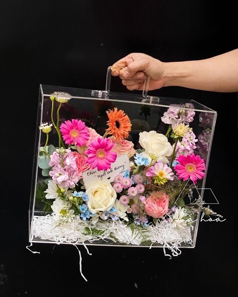 hộp quà mica hoa + kèm thiệp