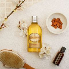 Sữa tắm dạng Dầu tắm hạnh nhân Loccitane Almond Shower oil 500ml