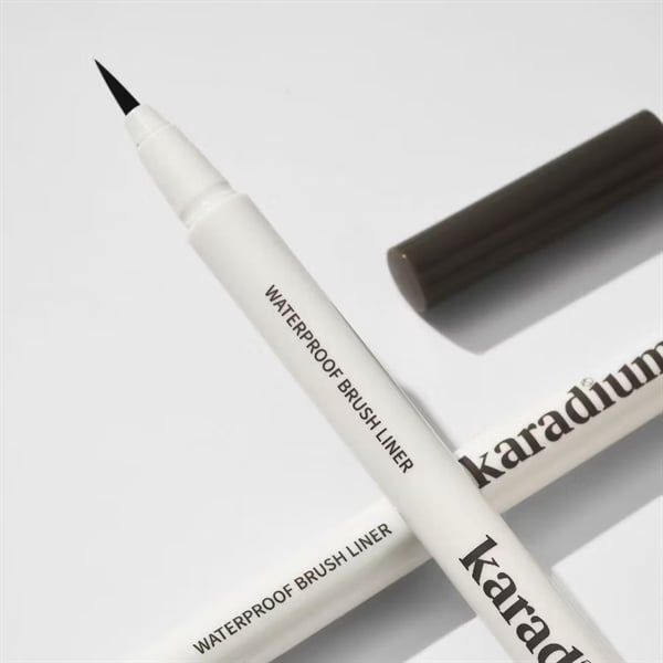 [NEW]￼Phiên Bản Mới Vỏ Xám - Bút Kẻ Mắt Nước Nét Mảnh, Không Lem Trôi Karadium Waterproof Brush Liner