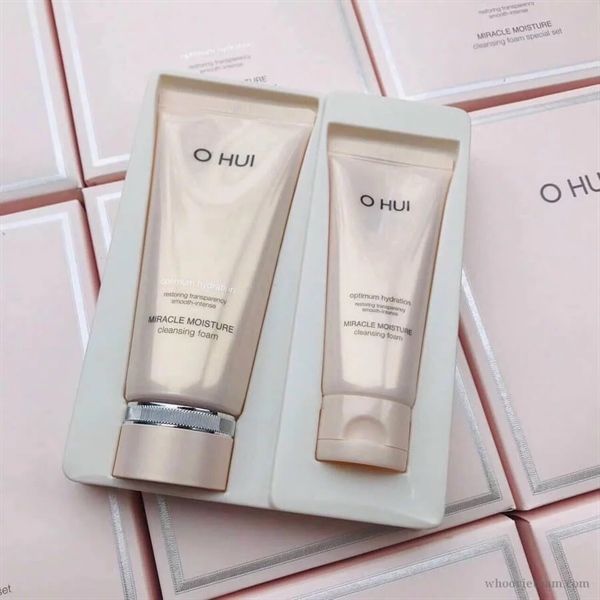 Set Sữa Rửa Mặt Ohui Miracle Moisture Cleansing Foam (200ml + 100ml)