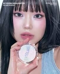(NEW) phấn bắt sáng Highlighter Too Cool For School - 03 Bubble Blanc