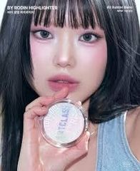 (NEW) phấn bắt sáng Highlighter Too Cool For School - 03 Bubble Blanc