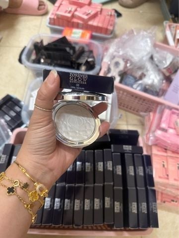 Dior Forever glow luminizer #06 opal sequin