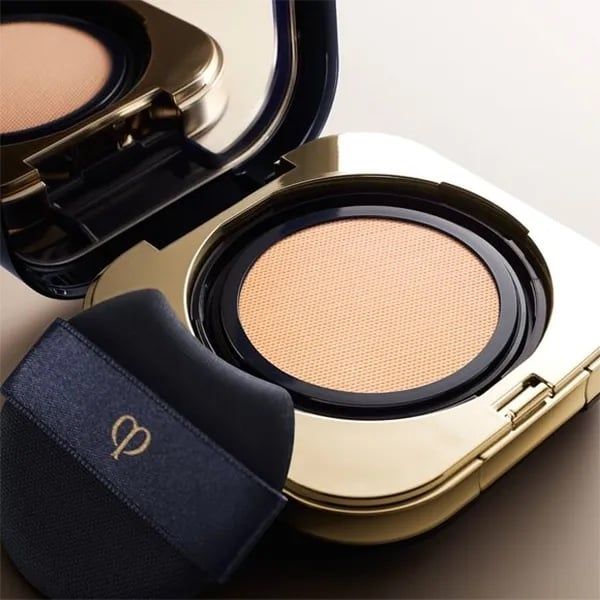 Cushion Clé De Peau Radiant Foundation Natural Tone I10 - Very Light Ivory
