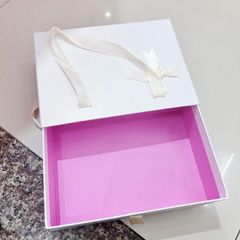 hộp đựng quà hình chữ nhật màu trắng size vừa