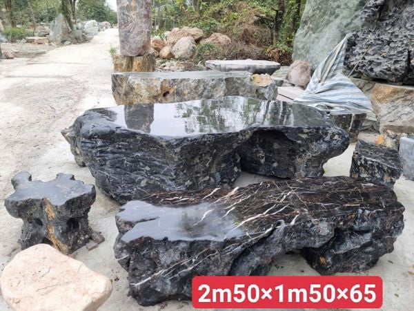 Bàn ghế đá tự nhiên, bàn ghế đá nguyên khối, Bộ bàn đá lũa đen tự nhiên nguyên khối – độc đáo, mộc mạc và bền đẹp