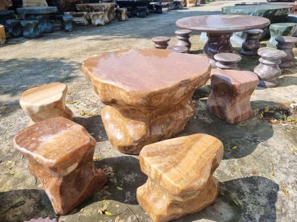 Bàn ghế đá tự nhiên, bàn ghế đá nguyên khối, bộ bàn ghế đá Canxit vàng Thanh Hóa – sắc vàng tự nhiên, sang trọng và độc đáo