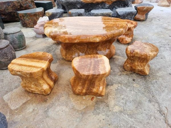 Bộ bàn ghế đá tự nhiên, bàn ghế đá nguyên khối, Bộ bàn ghế đá can xít vàng nguyên khối vân màu tự nhiên